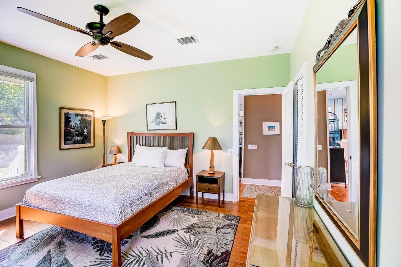 Garden Home Austin Bagian luar foto